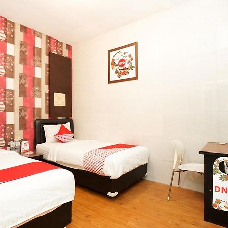 Oyo 425 Mojokerto Guesthouse Екстер'єр фото