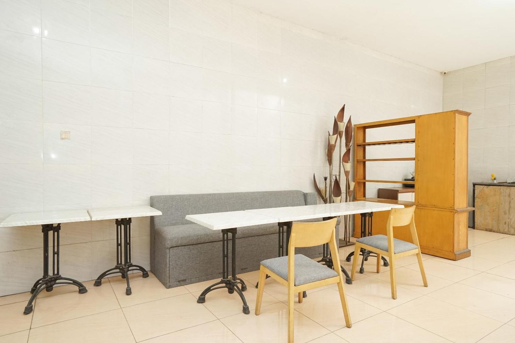 Oyo 425 Mojokerto Guesthouse Екстер'єр фото