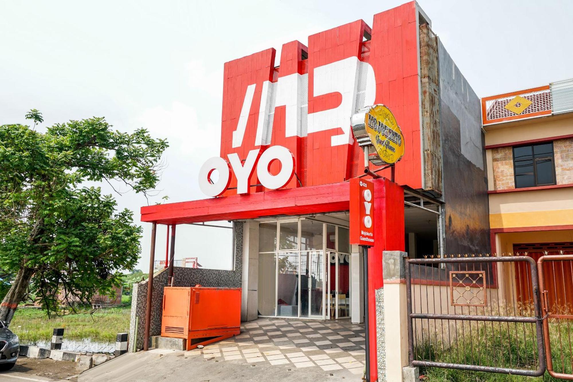 Oyo 425 Mojokerto Guesthouse Екстер'єр фото